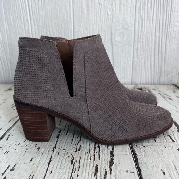 Lucky Brand Shoes - Lucky Brand 
women’s 
size 8 1/2 
block heel 

Excellent condition.